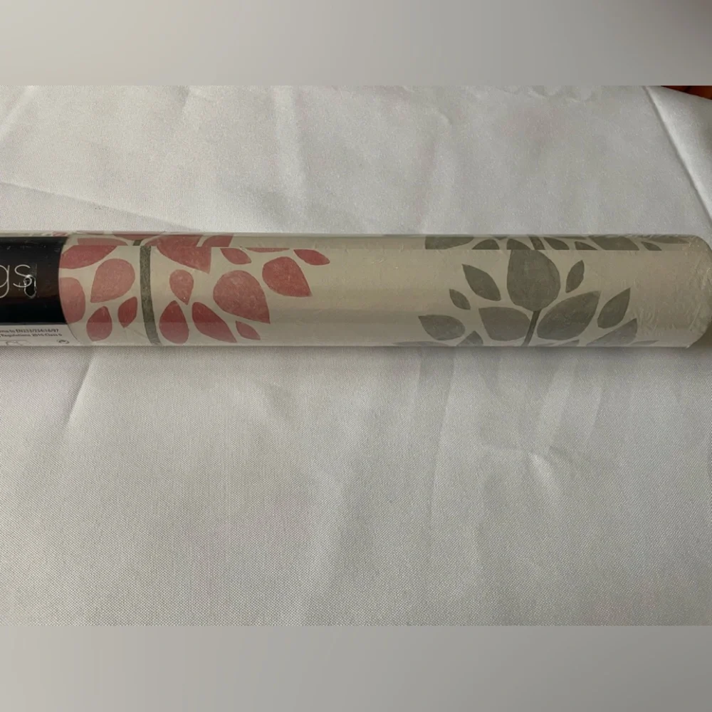 Exclusive Wallcoverings Made in England Pink & Gray Leaf Pattern FD24968